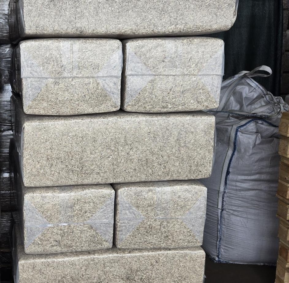 Compressed hemp bedding bales
