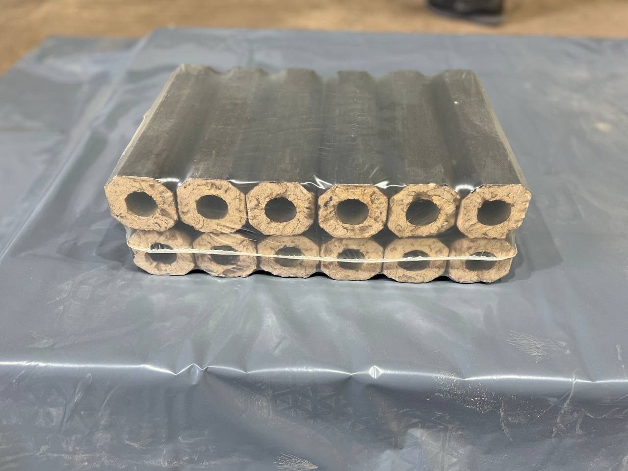 Pack of oak Pini Kay briquettes
