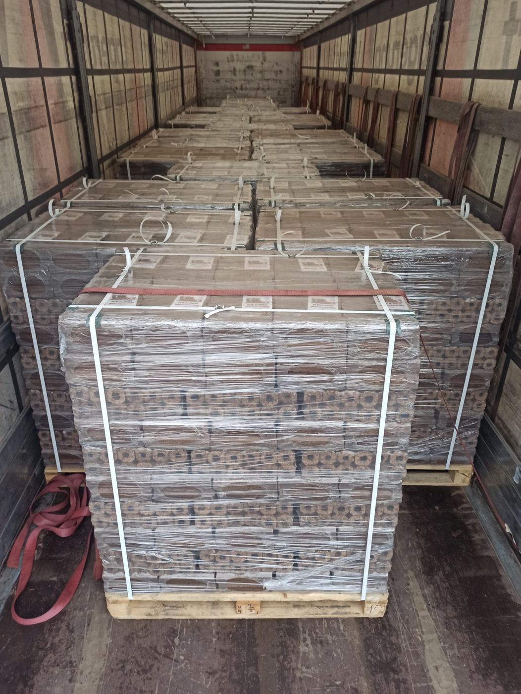 Pack of pine Pini Kay briquettes