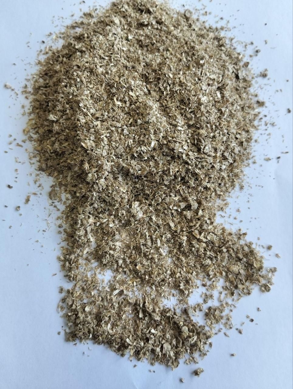 Crushed straw pellets