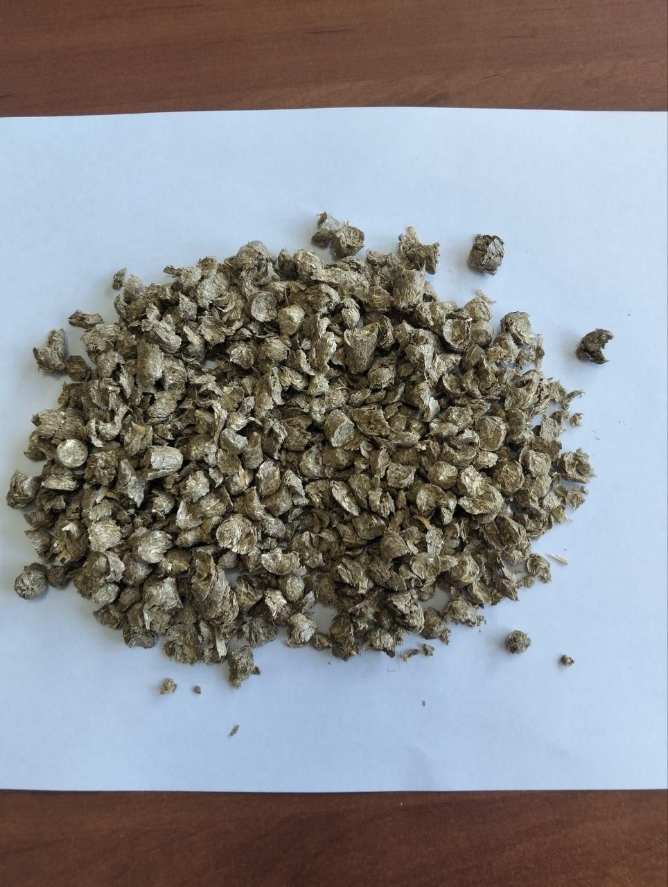 Semi-crushed straw pellets